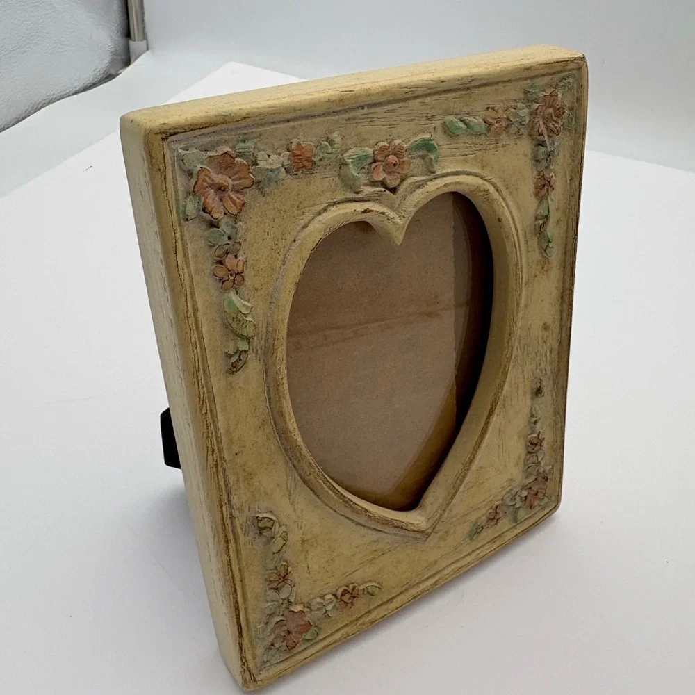 Vintage Floral Heart Frame